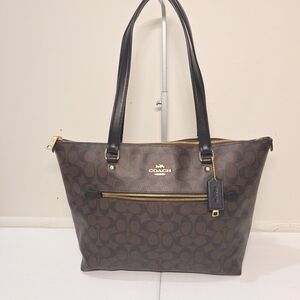 Coach Gallery Tote In Signature Canvas